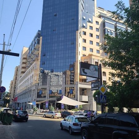 Pride Properties Welcomes You At 17 Buzant St 11-166 Yerevan Armenia 외부 사진