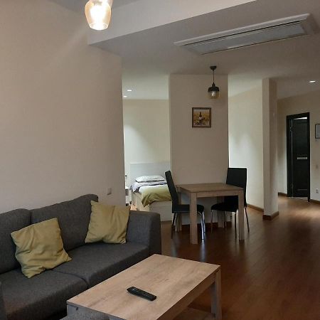 Pride Properties Welcomes You At 17 Buzant St 11-166 Yerevan Armenia 외부 사진
