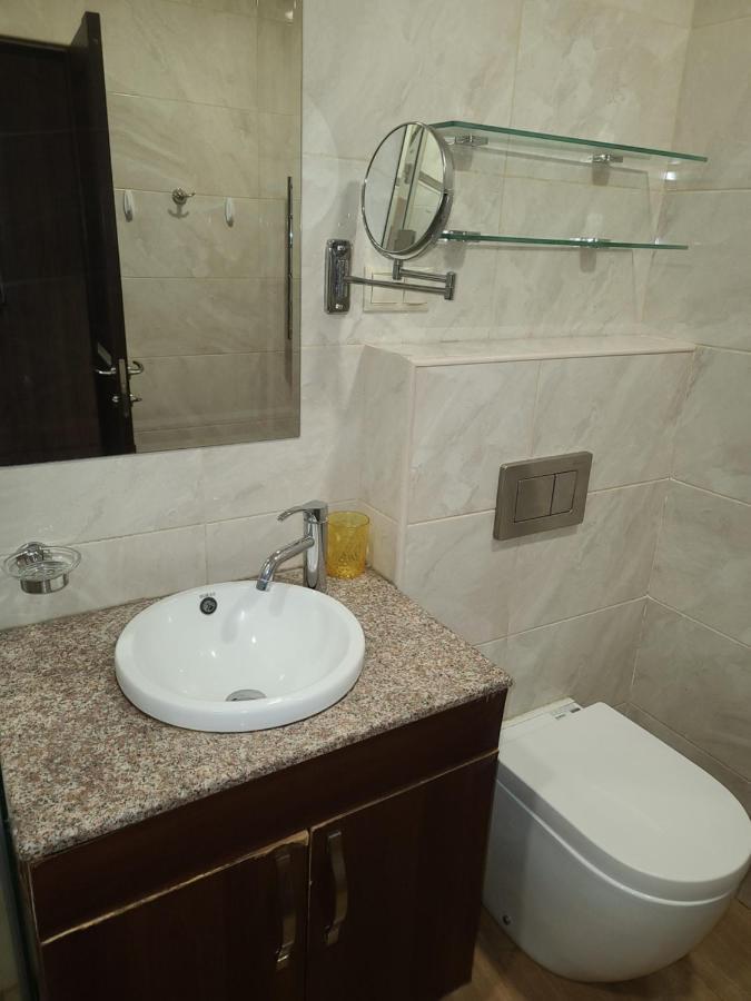 Pride Properties Welcomes You At 17 Buzant St 11-166 Yerevan Armenia 외부 사진