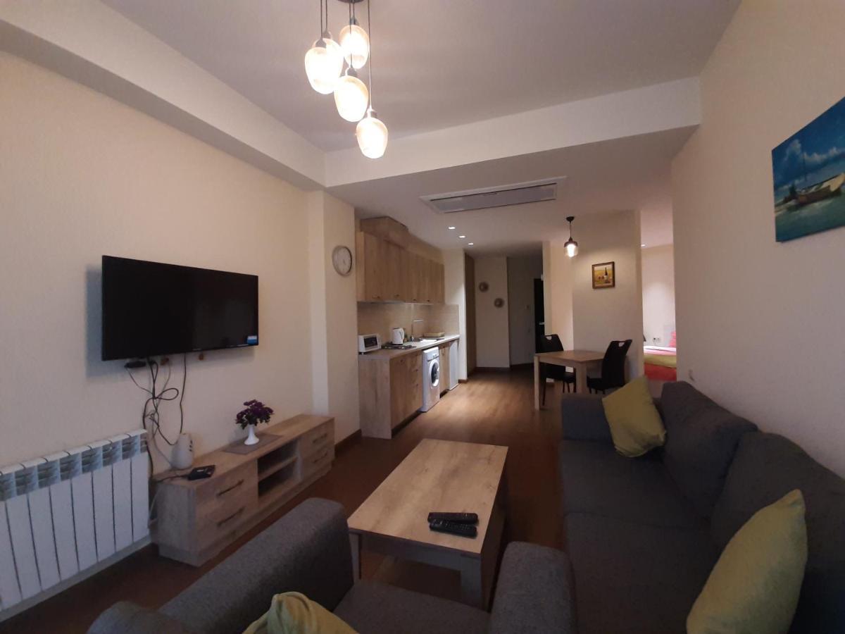 Pride Properties Welcomes You At 17 Buzant St 11-166 Yerevan Armenia 외부 사진